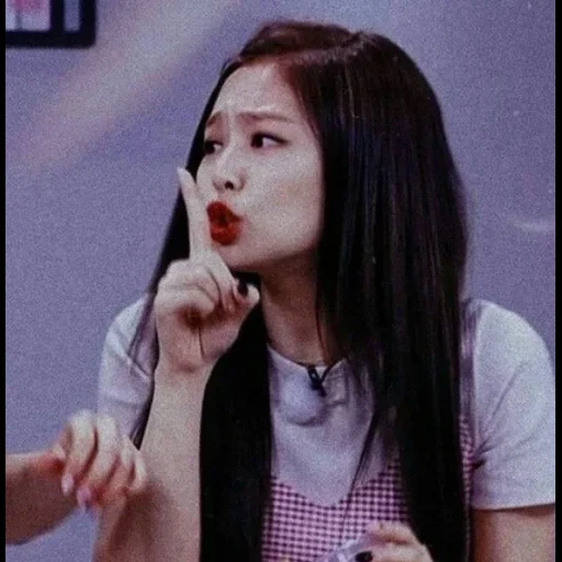 rosa nero, jenny kim, blackpink jisoo, jennie blackpink, jisa blackpink sta piangendo