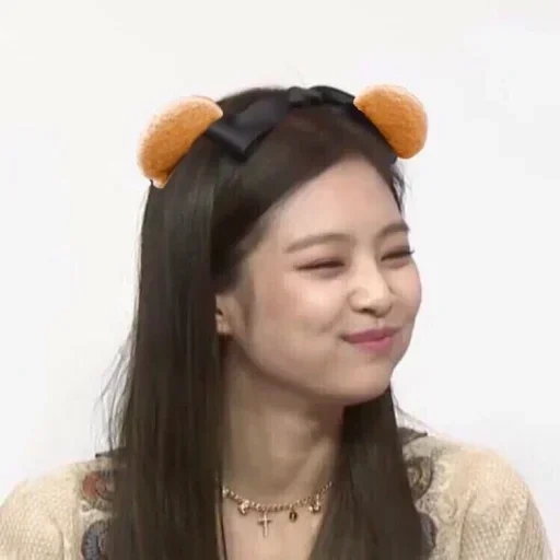 jennie, rosa negro, jenny kim, blackpink jennie, chica tímida