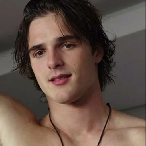 jacob elordi, kissing booth, элорди джейкоб, стивен р маккуин