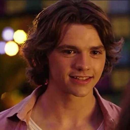 lee flynn, joel courtney, kette kabine, ein kusskabine, joel courtney kiss