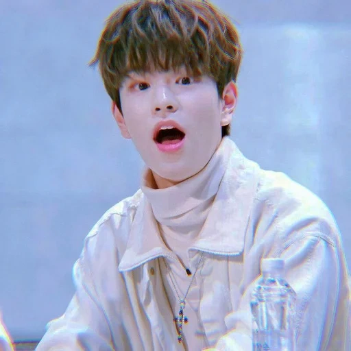 kim sonmin, sonmin stray kids, sonmin strey kids, hyunzhin left stray kids, hard test book kon jyong