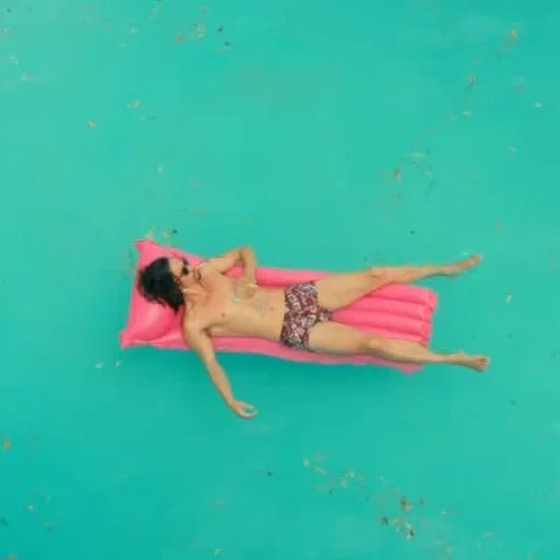 девушка, фото квартире, надувной матрас, на пляже женщины, девушка бассейне