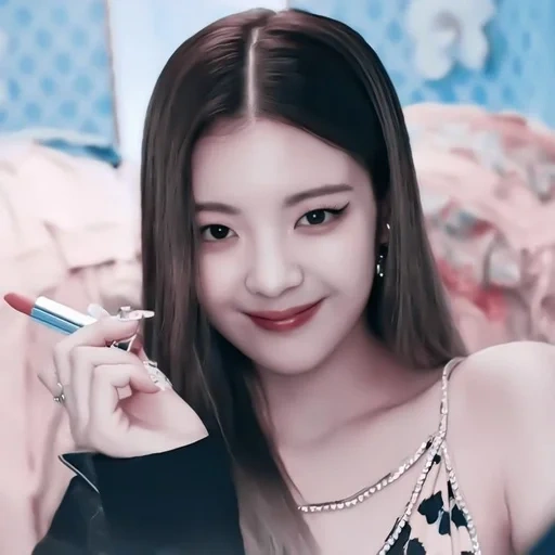 itzy lia, itzy loco, rose noir, velours rouge yeri, couverture de loco itzy