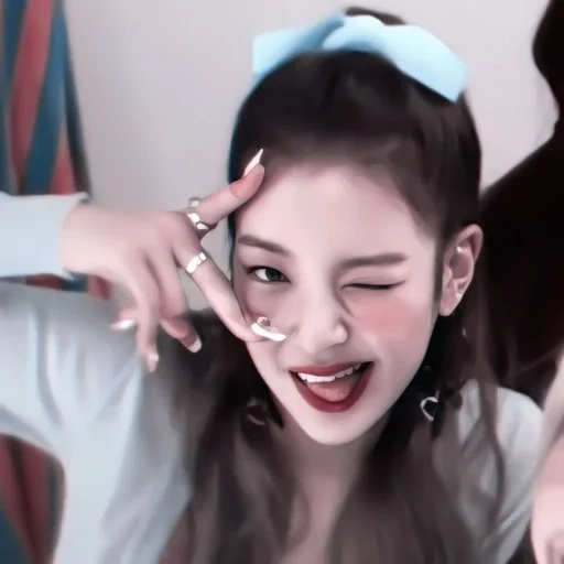 dahyun, дженни ким, twice dahyun, корейские женщины, kim jennie cute smile