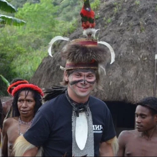 al matrimonio, papua nuova guinea, mondo dall'interno verso l'esterno, dmitri komarov, papua nuova guinea