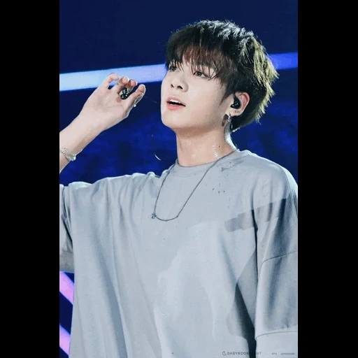 zheng zhongguo, cuerpo juvenil de bomba de defensa nacional chong, almirantazgo, bts jungkook, miembro de bts chonguk