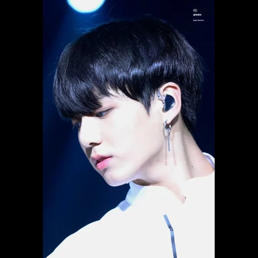 chong guo, zheng zhongguo, jungkook bts, introdução de quanzhong, cabelo preto changuk bts