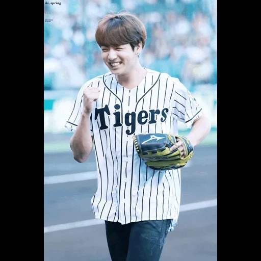 jungkook, jung jungkook, jungkook bts, bangtan boys, jungkook threw the ball