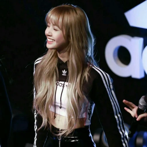 black powder, lisa blackpink, lisa black powder, blackpink lisa adidas, black powder fox dance 2020