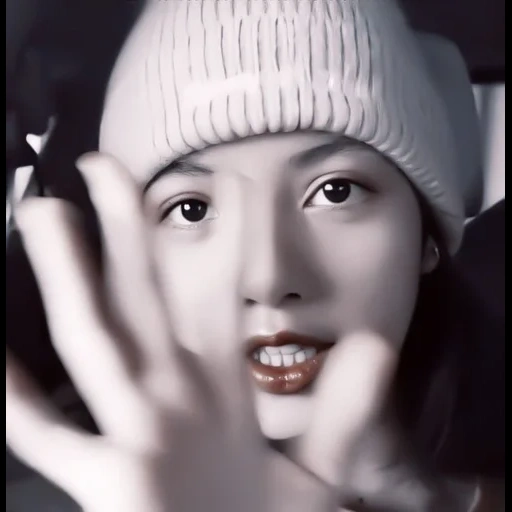 asiatico, giovane donna, il volto del coreano, stile coreano, chanel jennie cosmetics