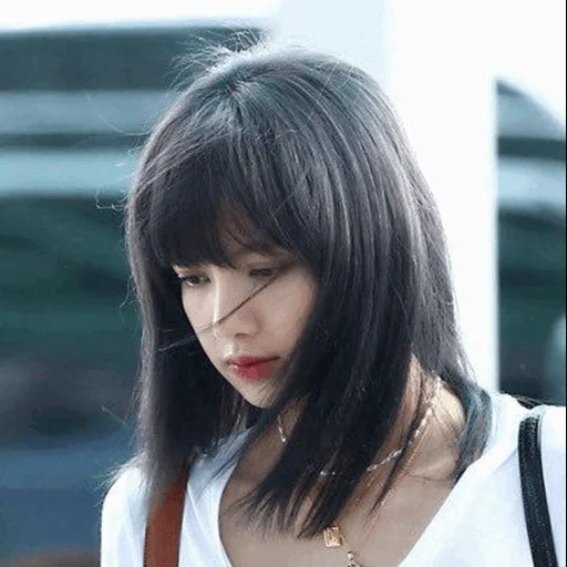 a haircut, female hairstyle, asian hairstyle, korean women's hairstyle, lisa blackpink 2020 black hair