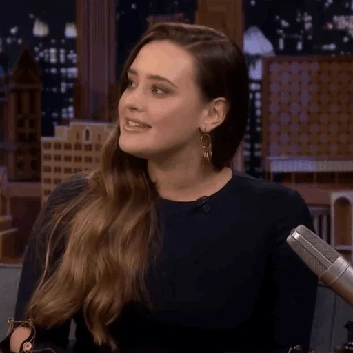 giovane donna, katherine langford, katherine langford 2020, intervista di katherine langford, elizabeth olsen jimmy fallon