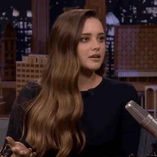 giovane donna, ragazze, jimmy fallon, uomo di ferro, katherine langford 2022