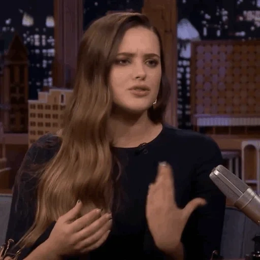 giovane donna, attrice, jimmy fallon, elizabeth 200 stelle, katherine langford 2022