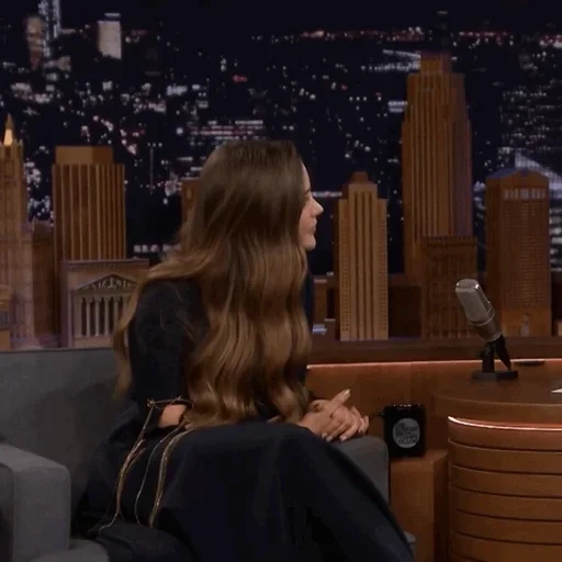 jimmy fallon, elizabeth olson jimmy faron, cady b shaw de jimmy fallon, ariane grand de jimmy fallon show, programa de elizabeth olsen jimmy kimmel