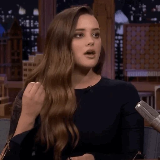 giovane donna, fallon grey, jimmy fallon, uomo di ferro, katherine langford 2022