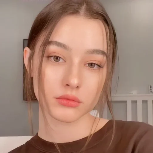 mujer joven, dasha taran, la belleza de la chica, maquillaje natural, la cara de una hermosa chica