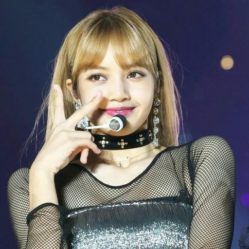 articles, poudre noire, love touch, lisa blackpink, concert de lalisa blackpink