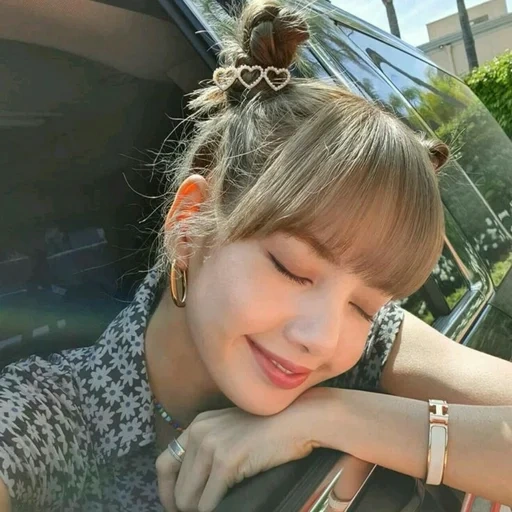 la ragazza, polvere nera, lisa blackpink, lalisa manoban, lisa black powder