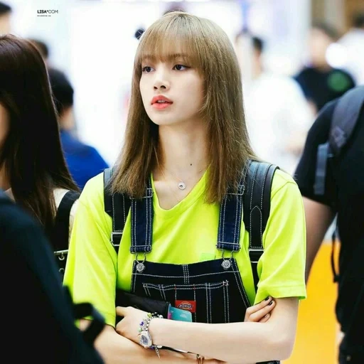 jenny king, black powder, rambut pendek, lisa blackpink, blackpink lalisa