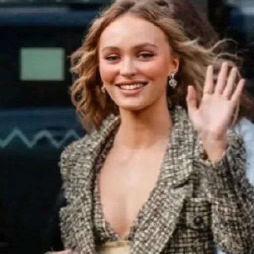 la bambina, le donne, bella donna, gioielli con fiori e arance, lily-rose melody depp