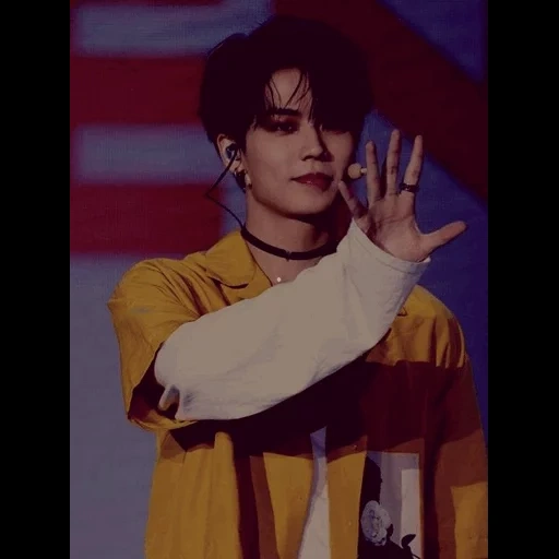 der junge mann, lin yanjun, bts jungkook, nine percent lin yanjun, neun percent lin yanjun lächelt