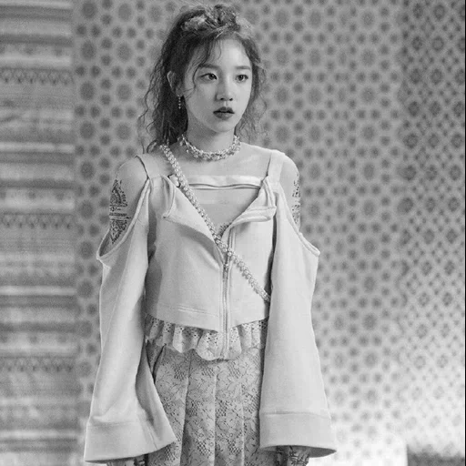 mujer, gidle yuqi, moda coreana, artista de leng jun, yutsi g inactivo latata