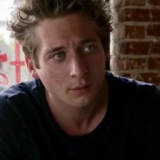 pessoa sem vergonha, jeremy allen, lip gallagher, jeremy alan white, jeremy allen white olha para o filme cansado 42