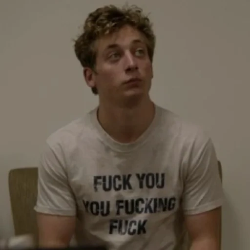 éhonté, galet de lèvres, gallagher à lèvres, jeremy allen white, jeremy allen white fume