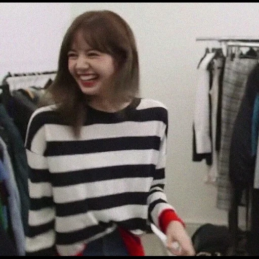 lisa blackpink, mode korea, gaya korea, aktris korea, teman saudara drama