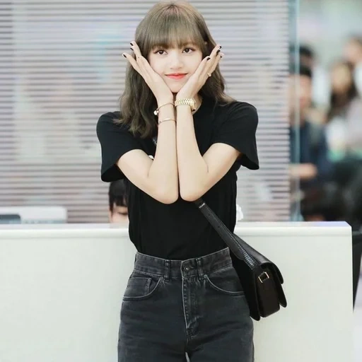 the girl, black powder, blackpink lisa, lalisa manobanselene, fox black powder airport 2019