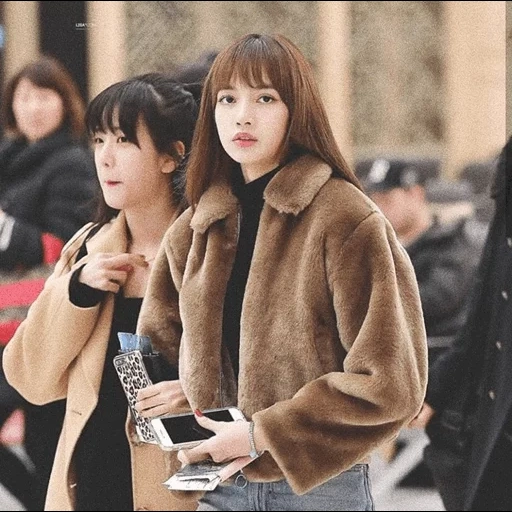hitam pink, mode korea, gaya korea, gaya lalisa manoban, bandara lisa blackpink