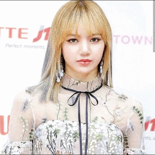 pink preto, lisa blackpink, blackpink 2016 fox, lalisa manoban estréia, fox black pink blonde