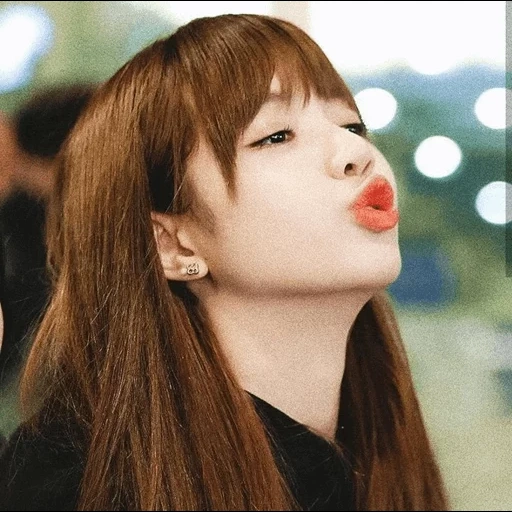 velours rouge, rose noir, jennie jisoo, le téléphone est un appareil photo, lalisa manoban 2018