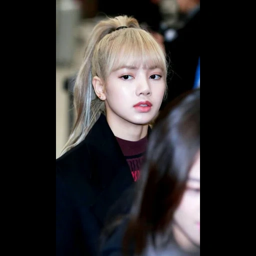 poudre noire, blackpink lisa, jennie blackpink, l'enfance de lisa manoban, poudre noire de renard bancan