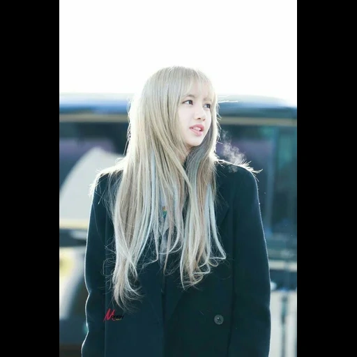 vídeo, wanita muda, blackpink lisa, ponselnya adalah kamera, rambut lalisa manoban grey