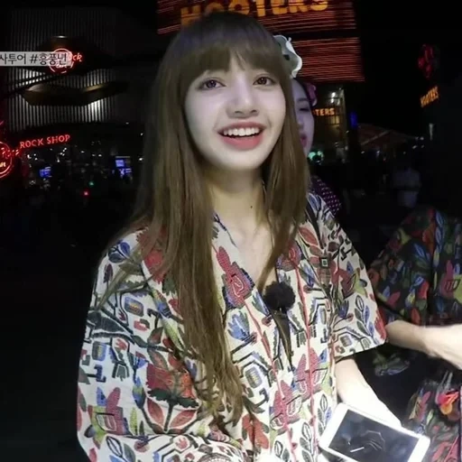 la ragazza, polvere nera, jennie lisa, lisa blackpink, autografato da fox blackpink