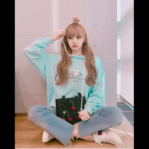 polvere nera, lisa blackpink, lalisa manoban, lalisa manoban 2018, fox black powder carino