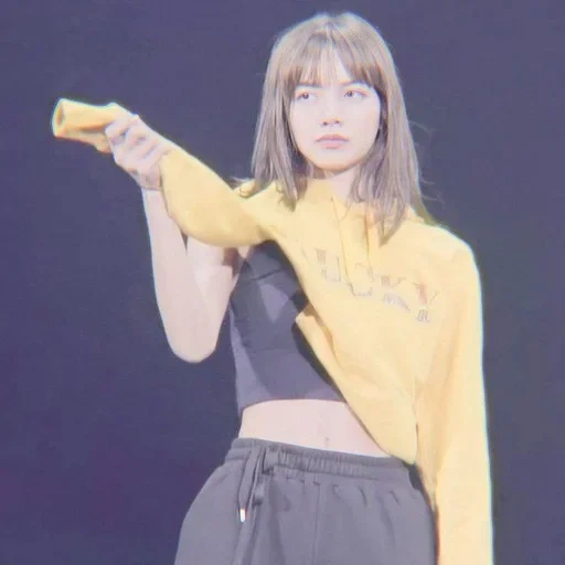 jeune femme, rose noir, lisa blackpink, lalisa manoban, black pink 2023 se décomposera