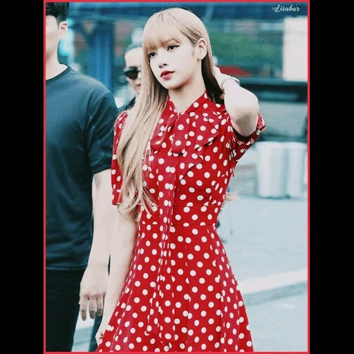 mode, la mode des femmes, tenues à la mode, blackpink lisa, belles filles