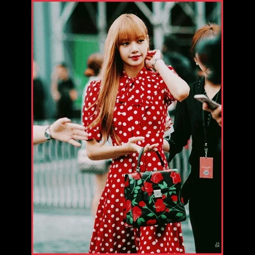 fashion, gadis, blackpink, blackpink lisa, gaun lalisa manoban