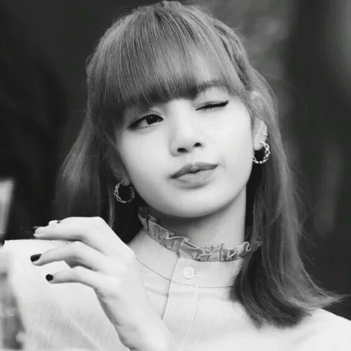 la ragazza, polvere nera, lisa blackpink, lalisa manoban, lisa black powder