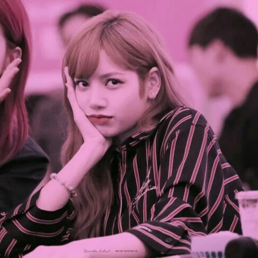 velluto rosso, polvere nera, blackpink lisa, blink blackpink, lalisa blackpink