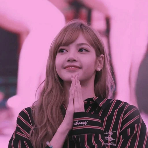 polvere nera, lisa blackpink, blackpink lalisa, jennie black powder, locusta rosa nera volpe