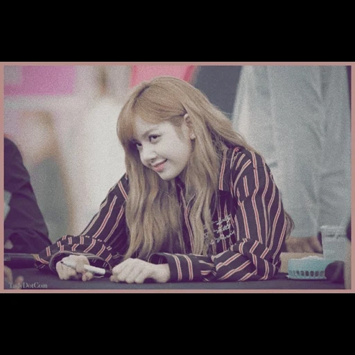 la ragazza, cantante pop, polvere nera, fox black powder, lisa blackpink