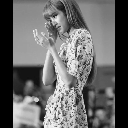 drama, wanita muda, gadis, lisa blackpink, lalisa manoban menangis