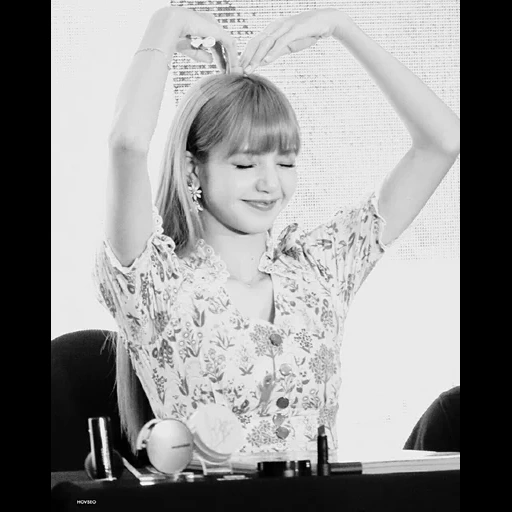 little girl, black powder, blackpink lisa, lisa black powder, blackpink lisa moonshot