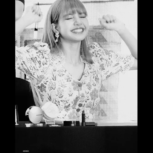 rose noir, bts blackpink, blackpink lisa, lalisa blackpink, lisa en corée du sud