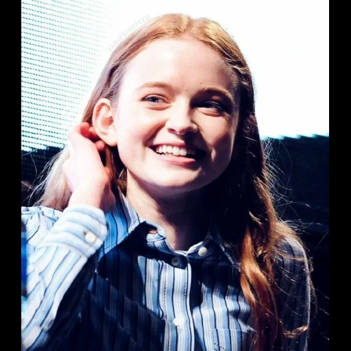 niña, sadie sink, cabello rojo actriz, la actriz es hermosa, sadie sink teeth smile