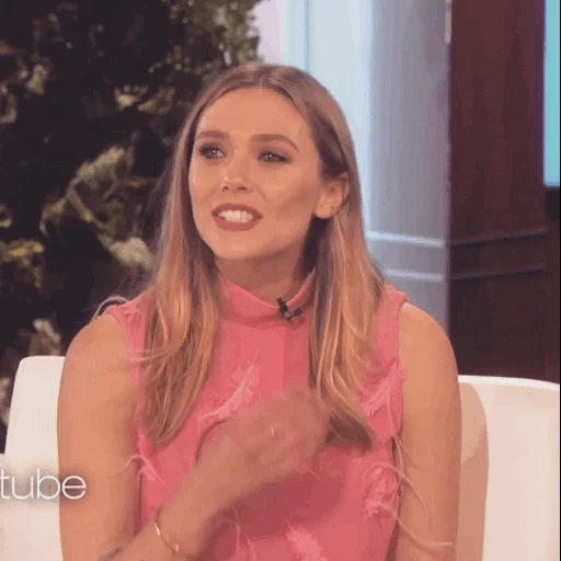 giovane donna, elizabeth olsen, jody comer show ellen, office della serie tv jenna fisher, elizabeth olsen con trecce